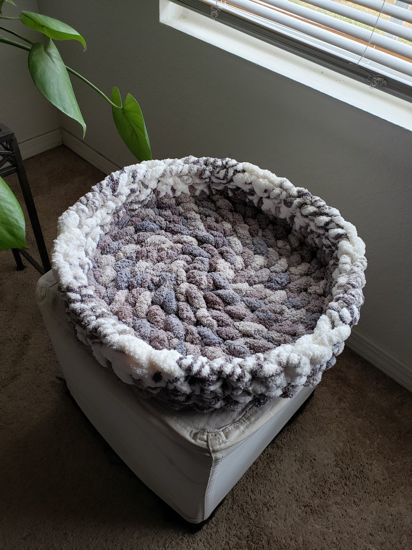 Chunky Chenille Round Two Color Pet Bed