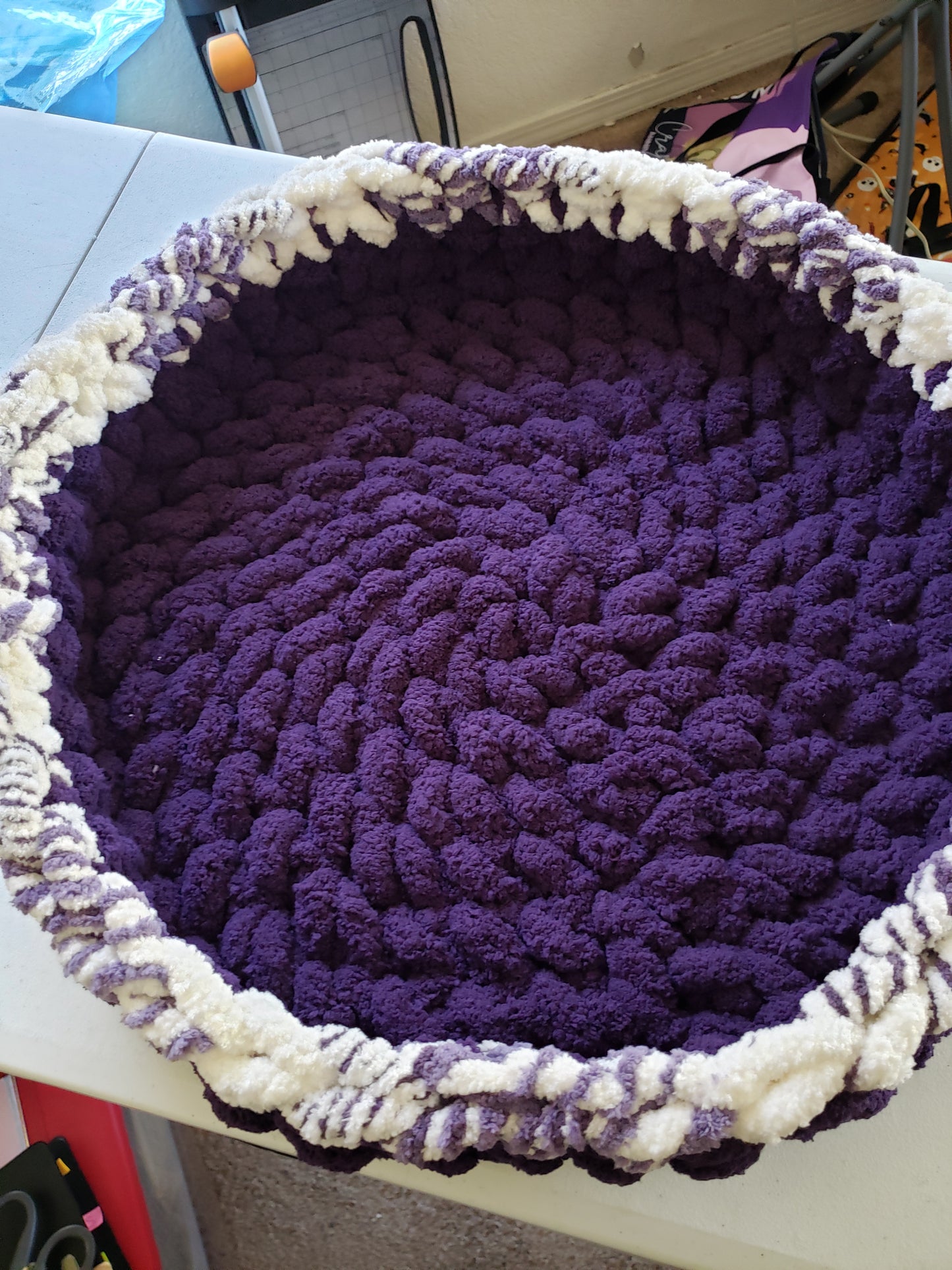 Chunky Chenille Round Two Color Pet Bed