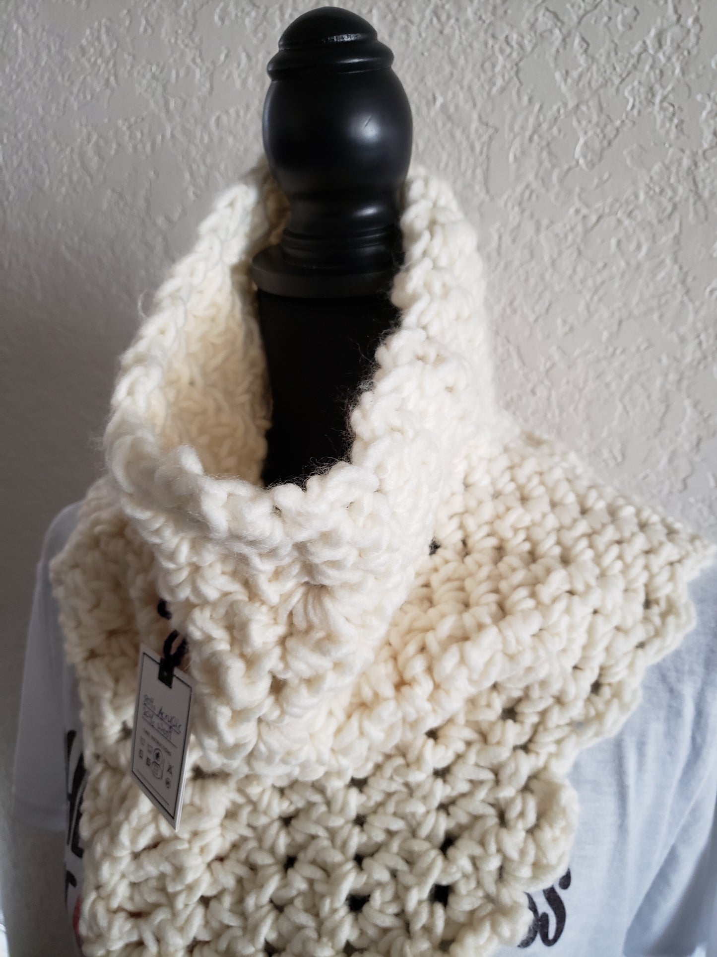 Chunky Triangle Shell Stitch Scarf Cowl