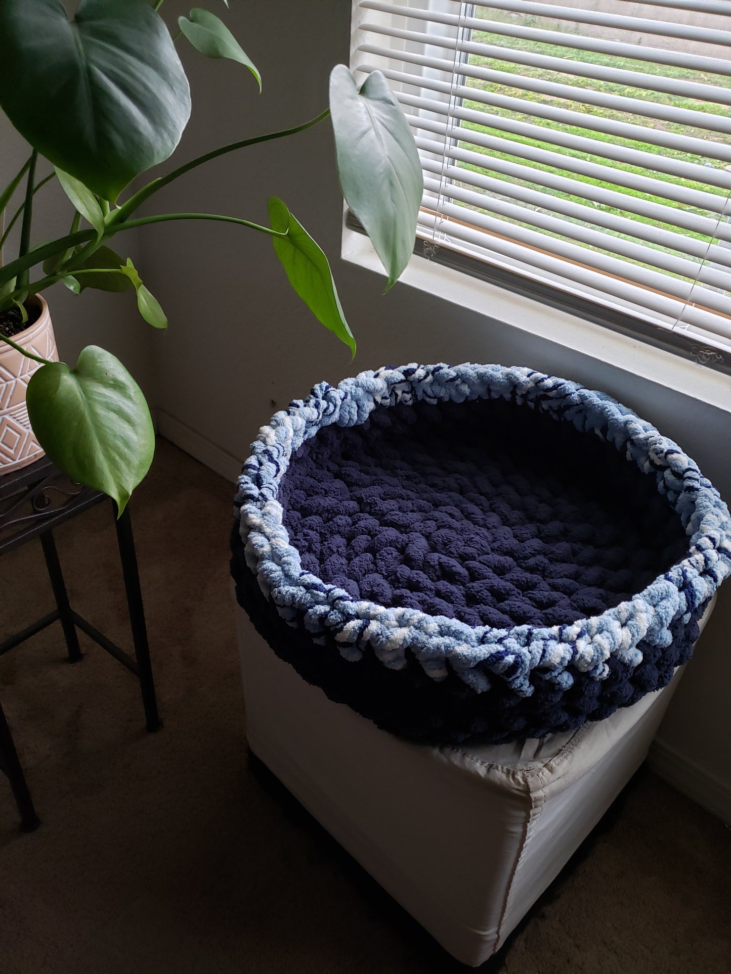 Chunky Chenille Round Two Color Pet Bed
