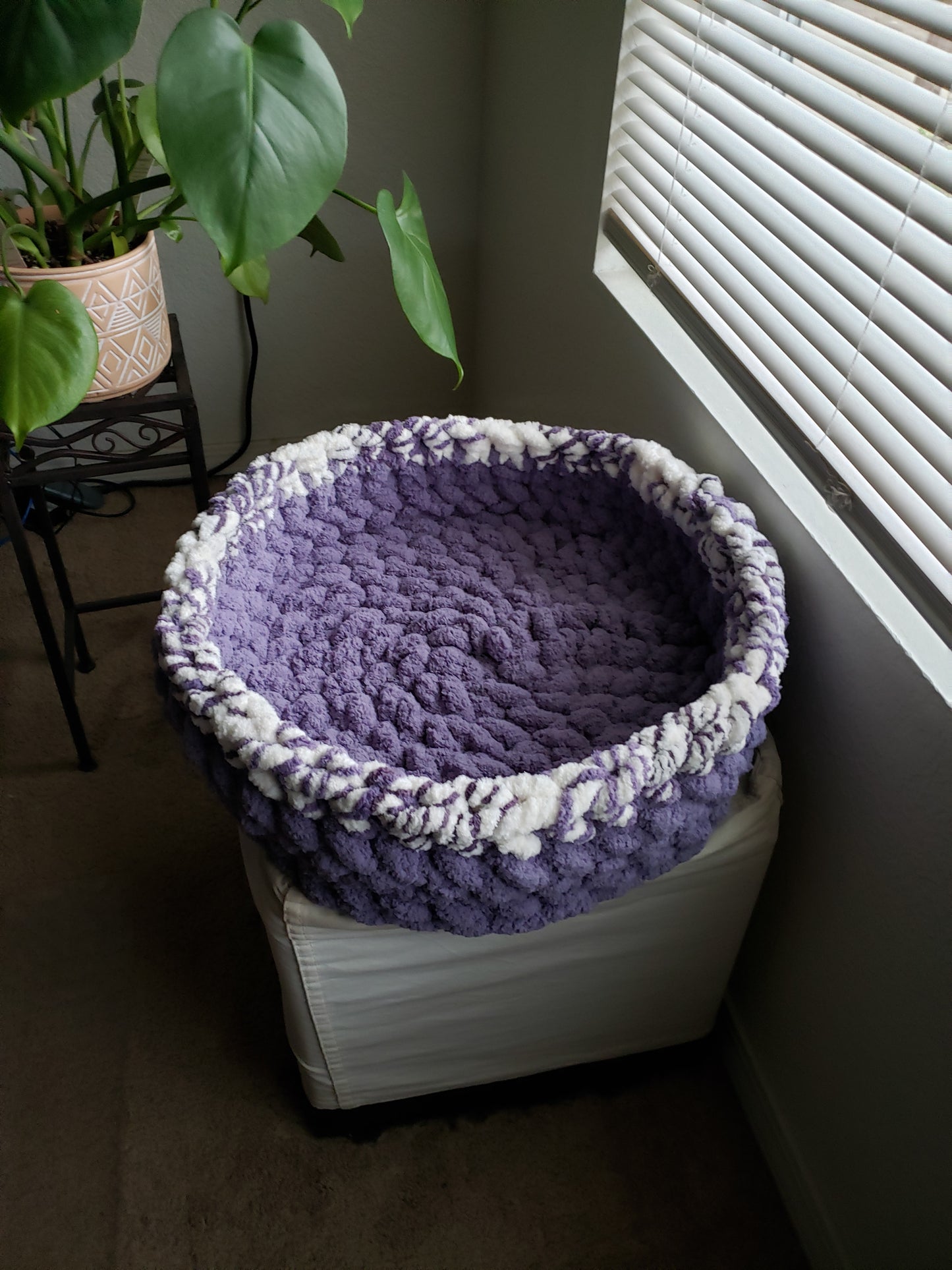 Chunky Chenille Round Two Color Pet Bed