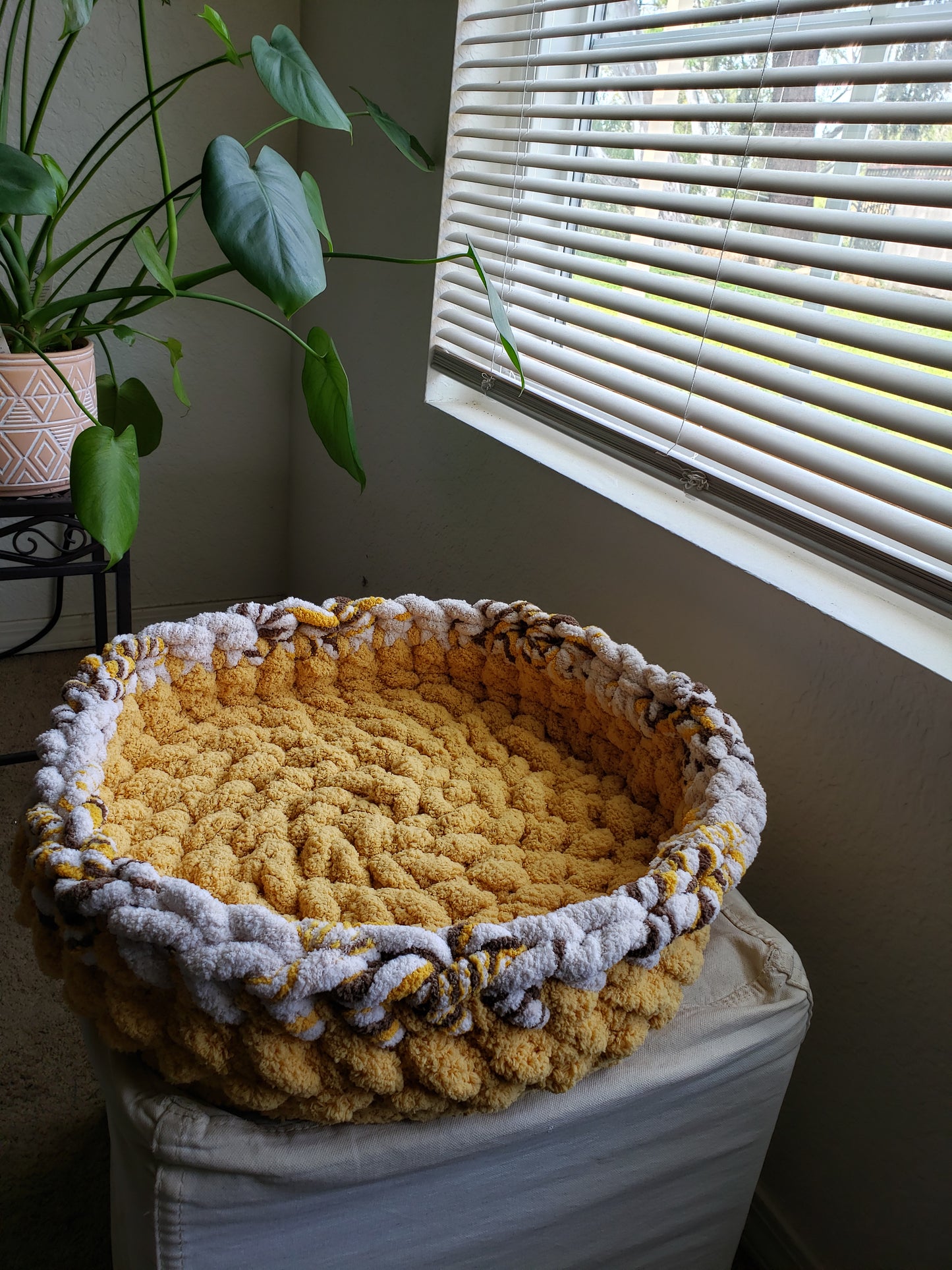 Chunky Chenille Round Two Color Pet Bed
