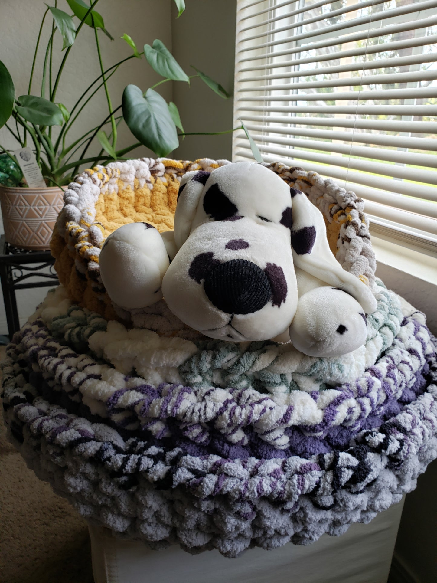 Chunky Chenille Round Two Color Pet Bed