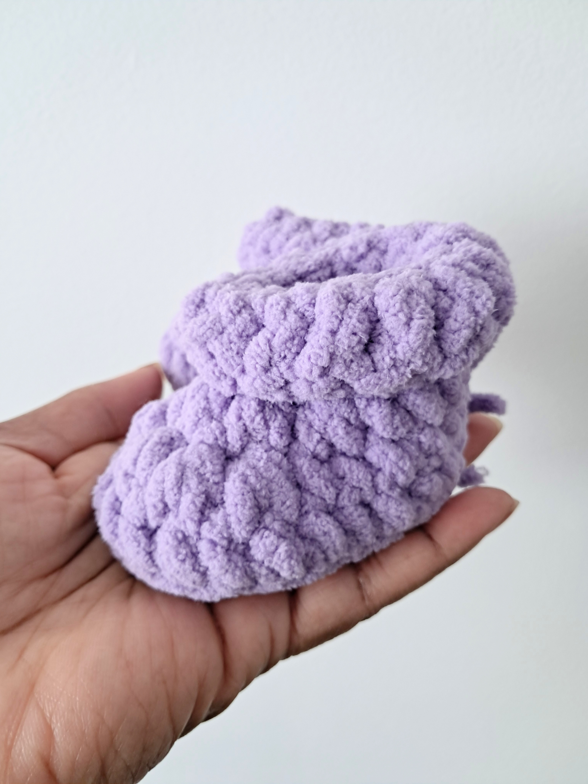 Chunky Baby Booties in Lilac