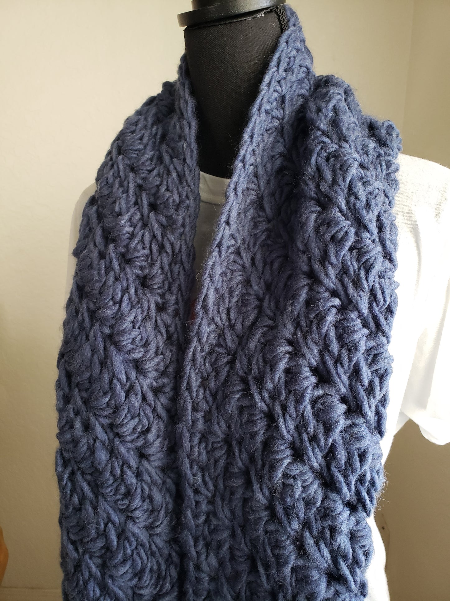 Chunky Shell Circle Scarf