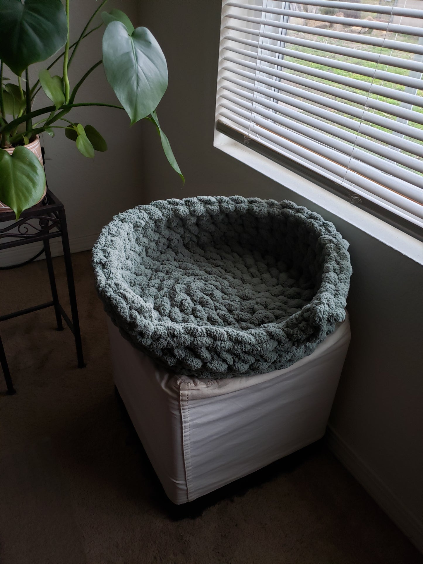 Chunky Chenille Round Pet Bed